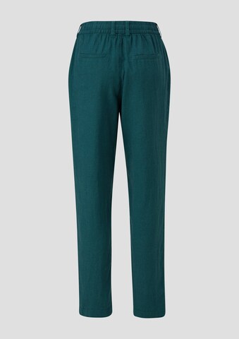 QS Regular Pleat-Front Pants in Green: back