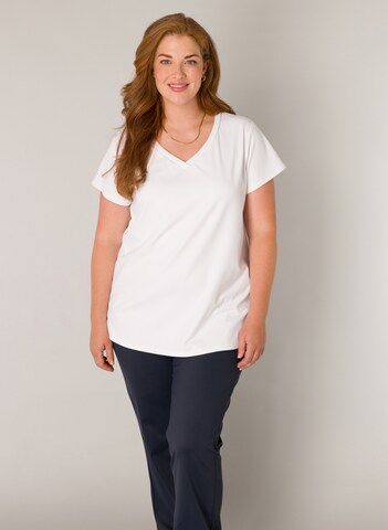 BASE LEVEL CURVY T-Shirt in Weiß