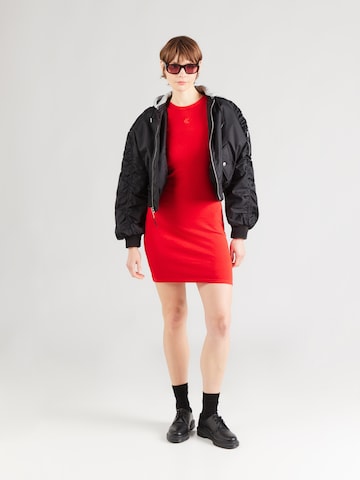 Rochie de la Calvin Klein Jeans pe roșu