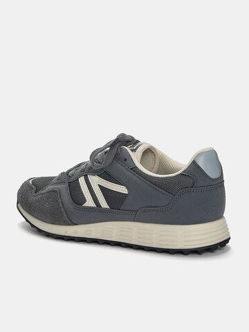 Sneaker bassa di Pull&Bear in grigio