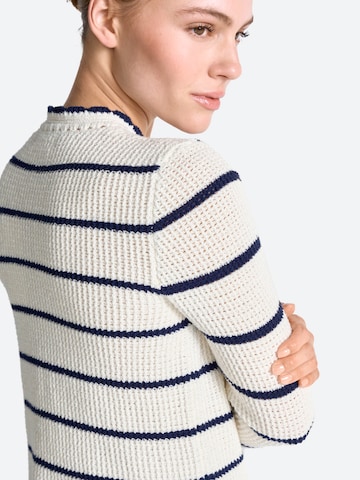 Rich & Royal Kardigan w kolorze biały