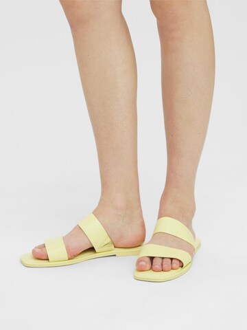 VERO MODA Mules 'Sun Glow' in Yellow