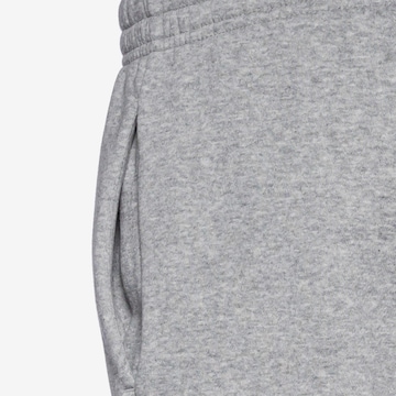 Nike Sportswear Tapered Hose 'Phoenix' in Grau