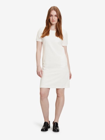 Betty & Co Casual-Kleid mit Rippbündchen in Weiß