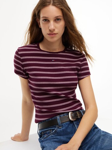 Tommy Jeans - Camiseta 'ESSENTIAL' en rojo