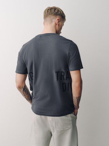 Maglietta di Next in grigio