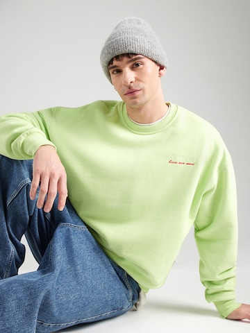 naketanoSweater majica - zelena boja: prednji dio