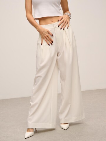 ORIMEI by Victoria Swarovski Широкий Брюки со складками в Белый: спереди