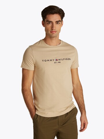 Regular fit Maglietta di TOMMY HILFIGER in marrone: frontale