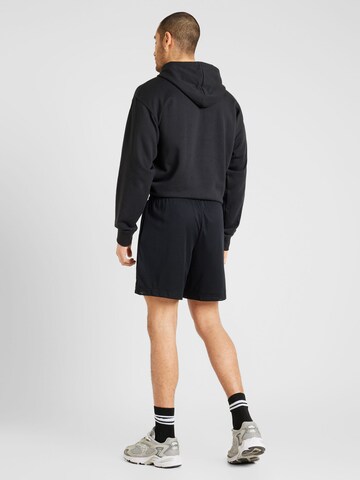 new balance Regular Shorts in Schwarz