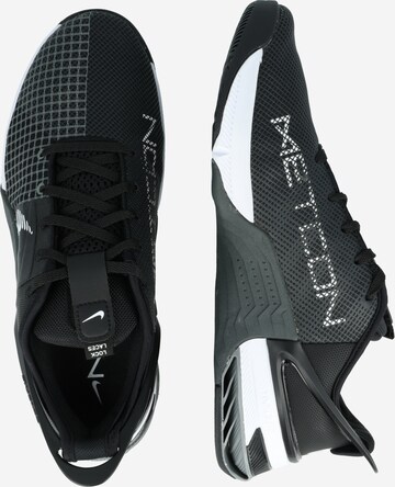 Scarpa da corsa 'FLYEASE' di NIKE in nero