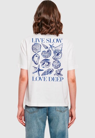 T-shirt 'Live Slow Seashells' Miss Tee en blanc : devant