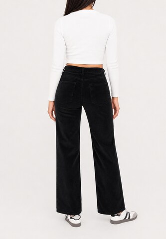 Elara Regular Jeans in Black