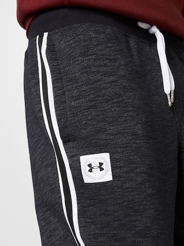 UNDER ARMOUR Regularen Športne hlače | črna barva