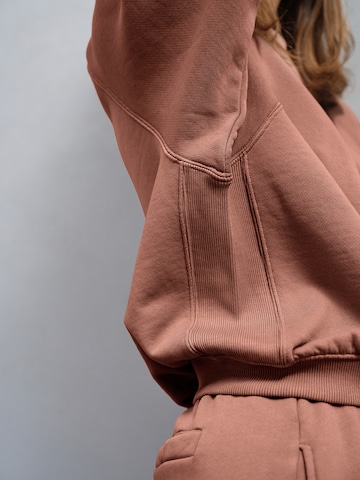 A LOT LESS Sweatshirt 'Haven' in Brown