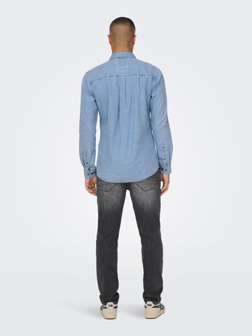 Coupe regular Chemise 'LEX' Only & Sons en bleu