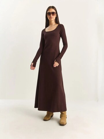 Bianco Lucci - Vestido 'Midi' em castanho
