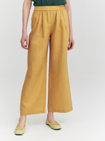 Bootcut Pantaloni con pieghe 'Smarta' di TATUUM in giallo: frontale