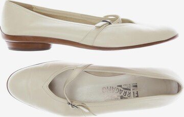 Salvatore Ferragamo Ballerina 38 in Beige: predná strana