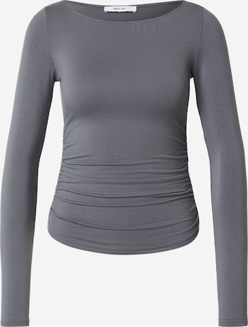 ABOUT YOUMajica 'Lia' - siva boja: prednji dio