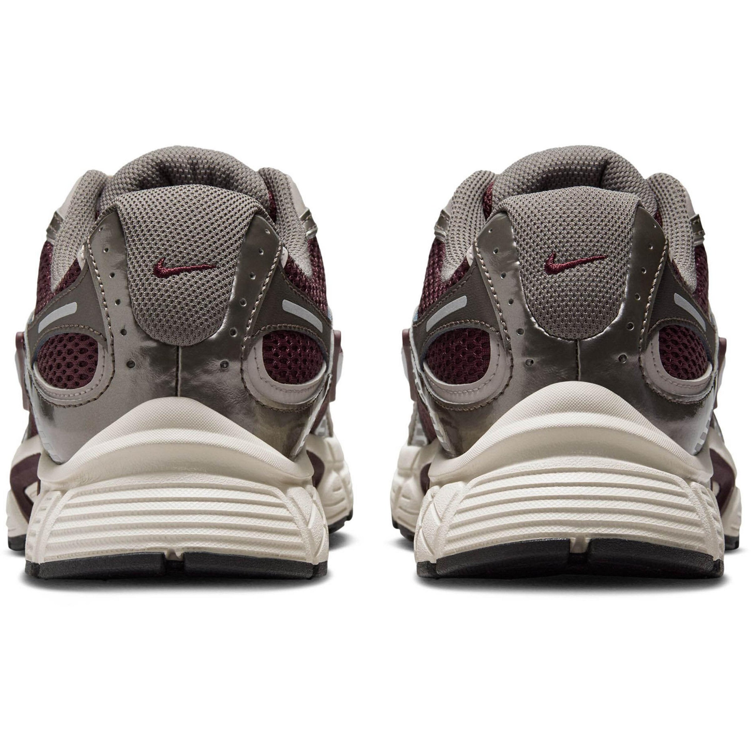 NIKE Sneaker 'V5 RNR' in Schwarz