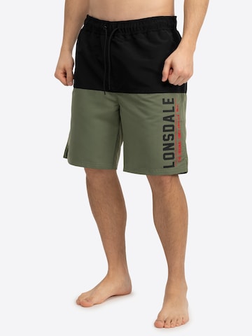 Shorts de bain 'Hayling' LONSDALE en vert : devant