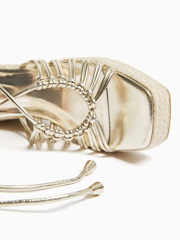 Bershka Sandal in Gold