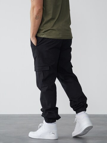 DAN FOX APPAREL - Tapered Pantalón cargo 'Damon' en negro