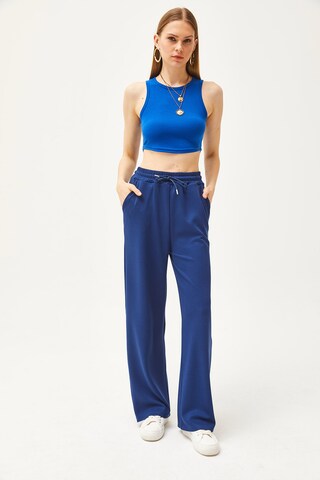 olalook Loose fit Trousers in Blue: front