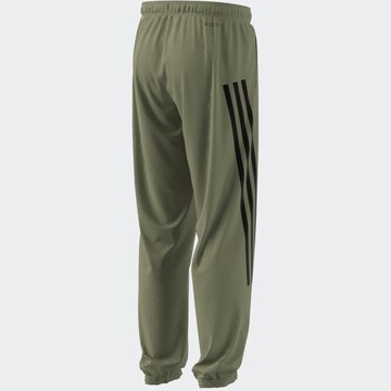 ADIDAS SPORTSWEAR Tapered Sporthose in Grün