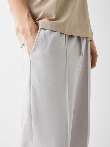 Bershka Loose fit Pleat-front trousers in Grey