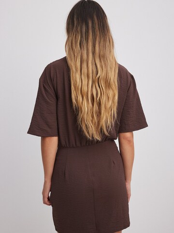 NA-KD Kleid in Braun
