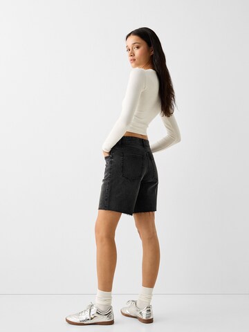 Bershka Regular Shorts in Schwarz