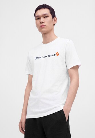 Nike Sportswear - Camisa em branco