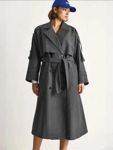 Bianco Lucci - Sobretudo meia-estação em cinzento: frente