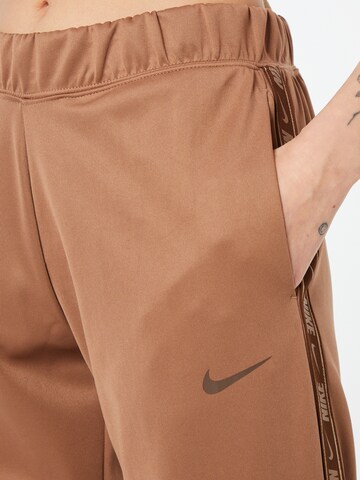 Nike Sportswear Tapered Nadrág - barna