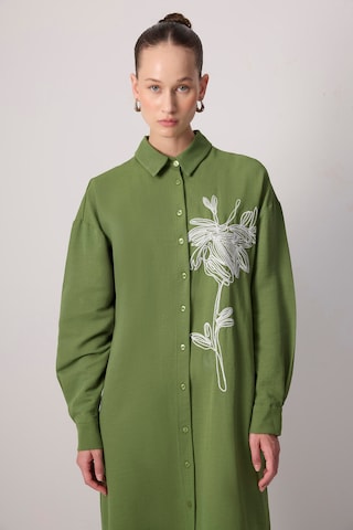 Robe de soirée Touche Prive en vert : devant