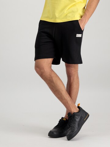 ALPHA INDUSTRIES Regular Shorts in Schwarz