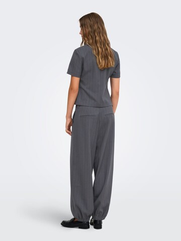 Baggy Pantaloni 'AGGIE' di ONLY in grigio