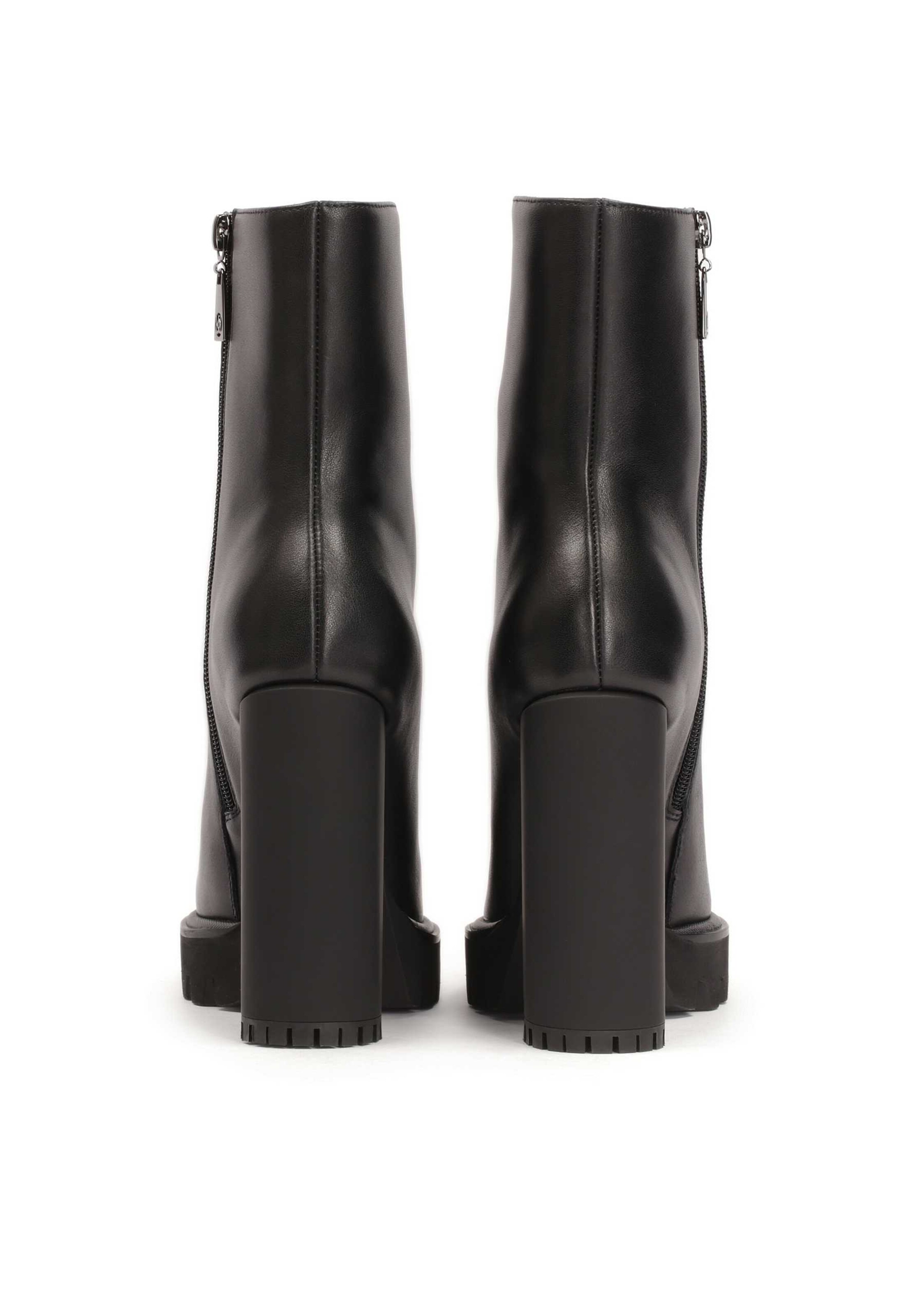 Kazar Kozačky – černá