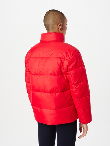 Tommy Jeans Zimní bunda – červená