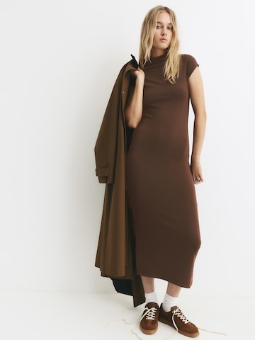 Pull&Bear Kleid in Braun: Vorderseite