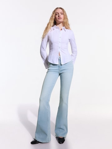 Bershka Levenevä Farkut värissä sininen