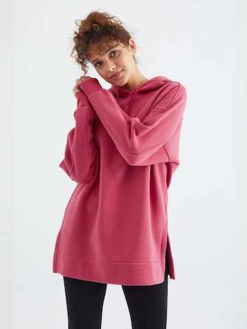 Tommy Life Sweatshirt in Pink: front