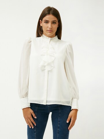 Chemisier Influencer en blanc : devant