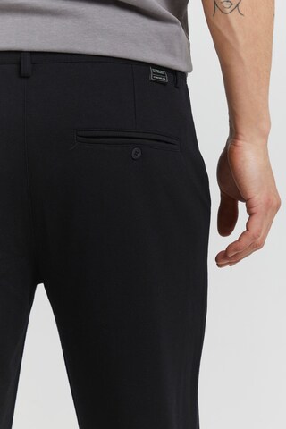 Regular Pantalon chino 'Camo' 11 Project en noir