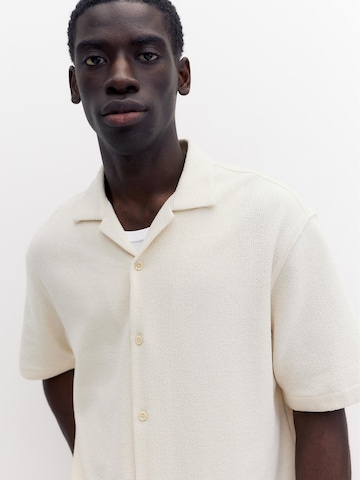 Pull&Bear Pohodlné nošení Košile – bílá