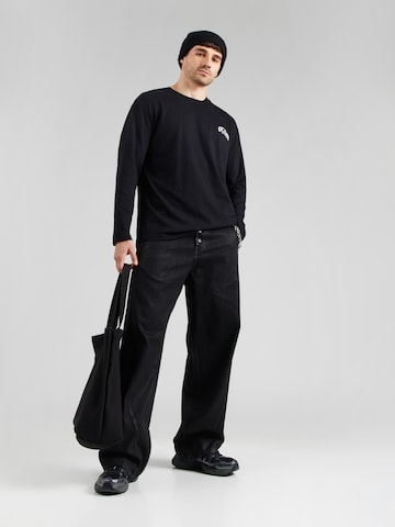 Tricou de la GCDS pe negru