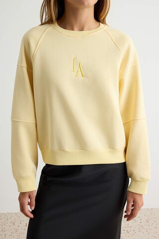 Sweat-shirt Trendyol en jaune