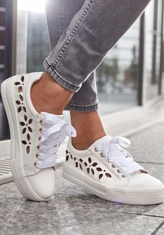 LASCANA Sneaker in Weiß